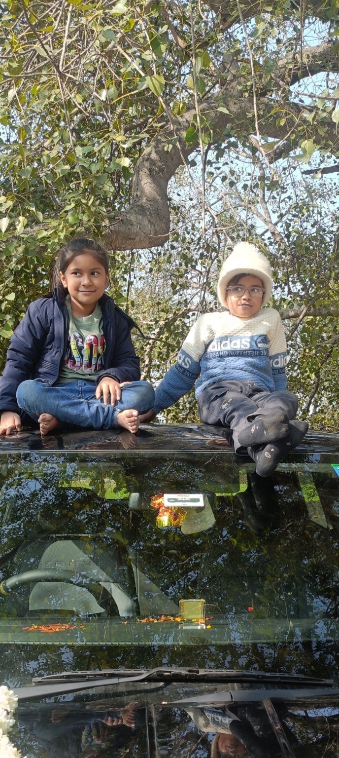 Shanya and Ansh together in a family photograph